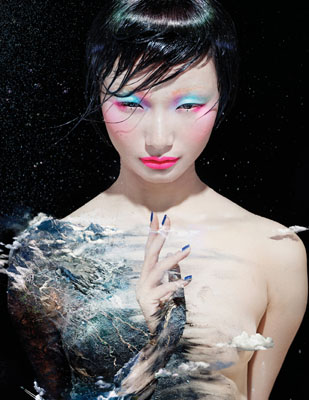 2011年十月，全球权威彩妆品牌M.A.C与光影艺术家Chen Man携手推出艺术彩妆跨界系列，预示着专业彩妆的魅力和奇幻光影的魔力正交融一体，来到我们身边。